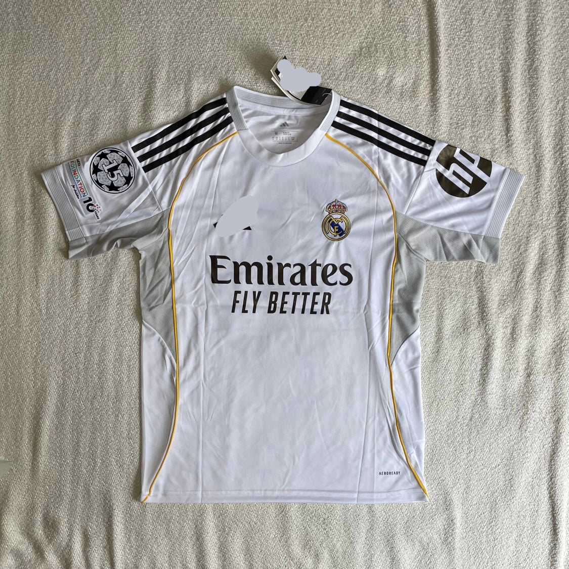 Real Madrid Local 25/26 versión fan