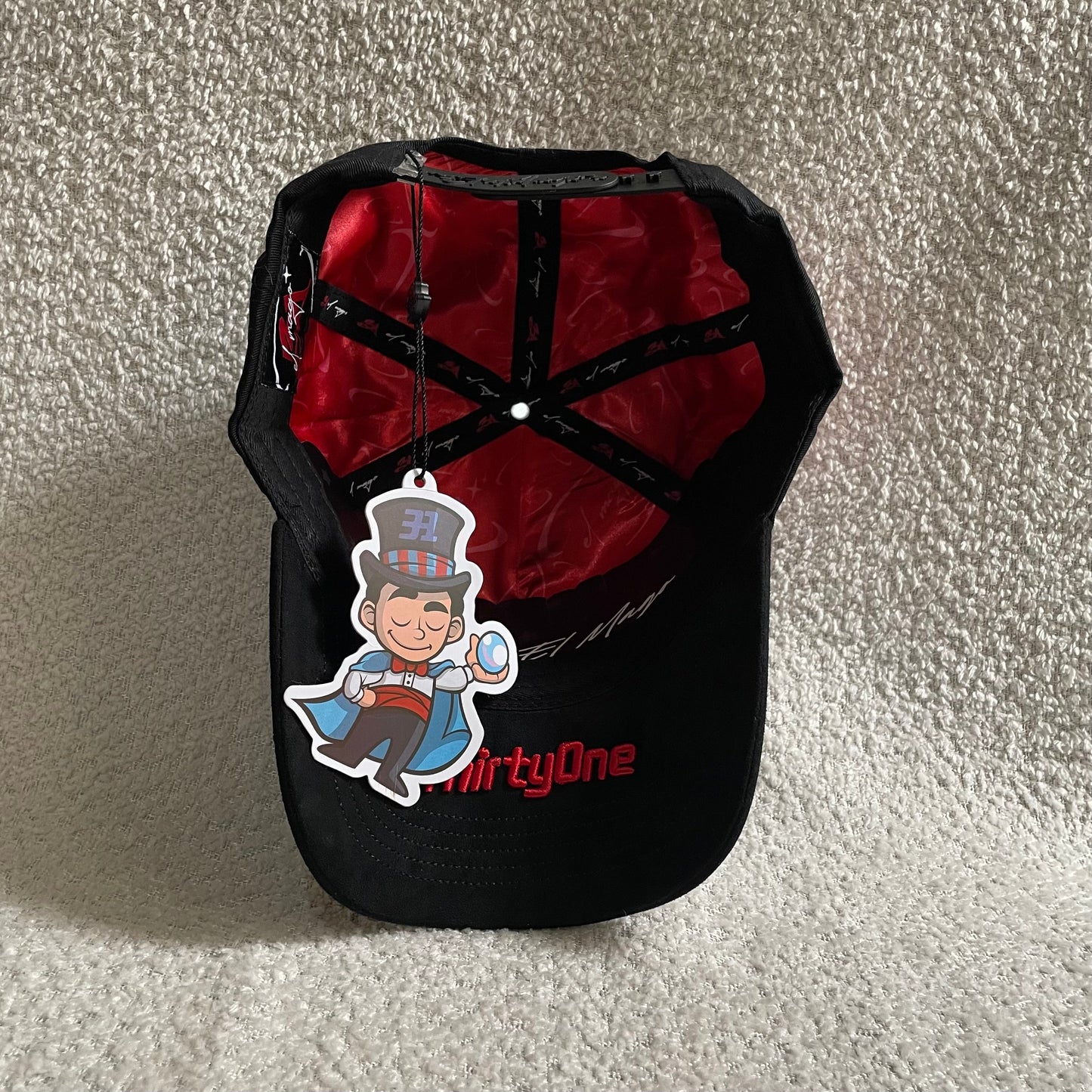 31 Hats NY Pearls Lovers Club